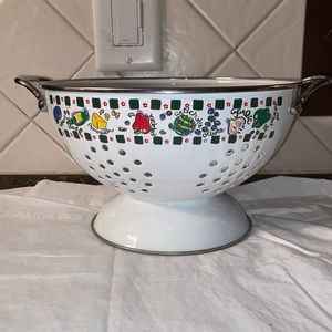 VINTAGE ENAMEL COATED STRAINER/COLLANDER